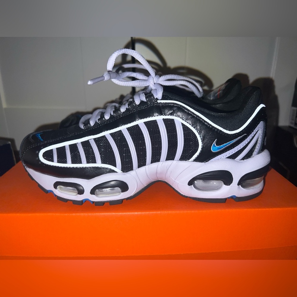 Nike AirMax Tailwind, BRAND NEW, Womens Size 7